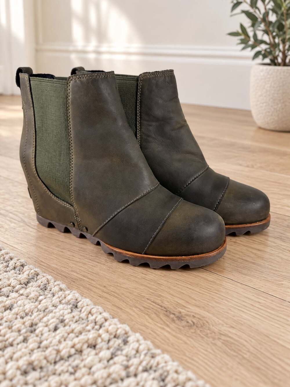 Sorel Lea Wedge Waterproof Leather Chelsea Boots Olive Green Womens 7.5